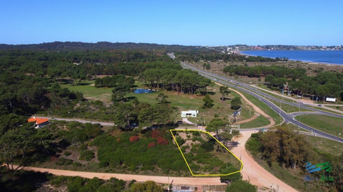 Imagen 3 de 10 de Venta De Terreno Esquinero En Club Del Lago Punta Ballena - Punta Ballena Club Del Lago
