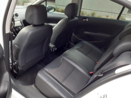 Imagen 13 de 15 de Peugoet 408 Allure Plus