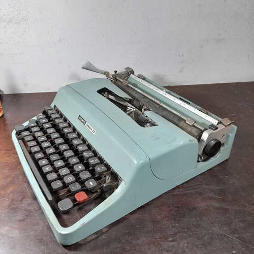 Imagem 3 de 8 de Máquina De Escrever Lettera 32 Conserto Peças Ou Decoração