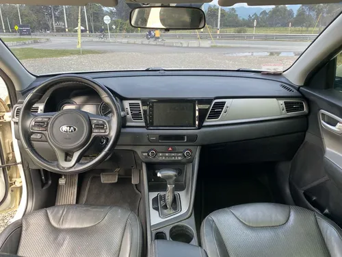 Kia Niro 1.6 Zenith 4X2