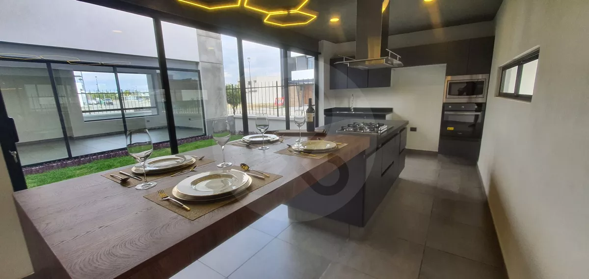 Casa En Venta En Lomas De Angelópolis