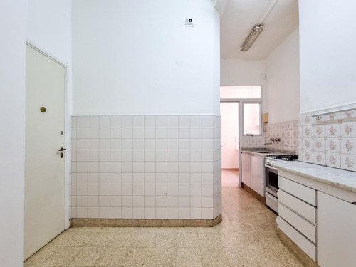 Departamento 4 Ambientes En Barrio Norte. 2 Baños Y Toilette. Contrafrente