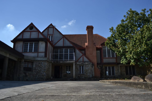 Casa En Guataparo Country Club - Valencia Para Remodelar A Su Gusto  Estilo Tudor Inglesa En Obra Gris. Lemc-526