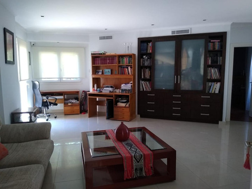 Importante Casa Estilo Francés Impecable Moderna
