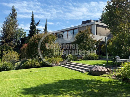 Casa En Arriendo De 5 Dorm. En Lo Barnechea