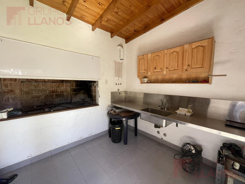 Venta De Casa Quinta En Barrio Lanusse Con 3 Terrenos