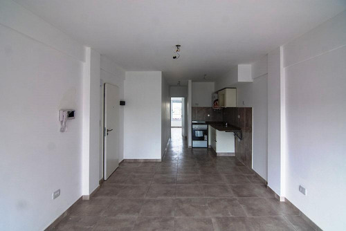 Imagen 4 de 29 de Departamento De Dos Ambientes En Venta, Morón. Entrega Inmediata . Detalles De Categoria.
