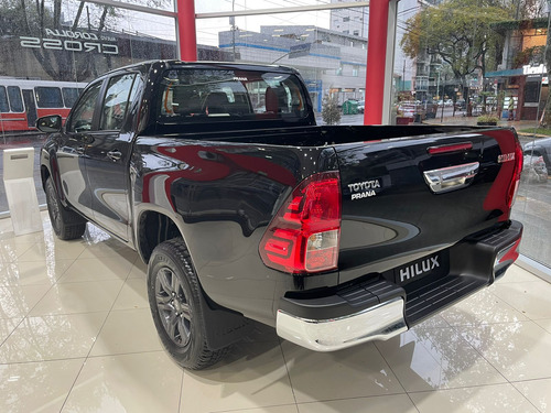 Toyota Hilux 4x2 D/c Sr 2.4 Tdi 6 A/t 2025