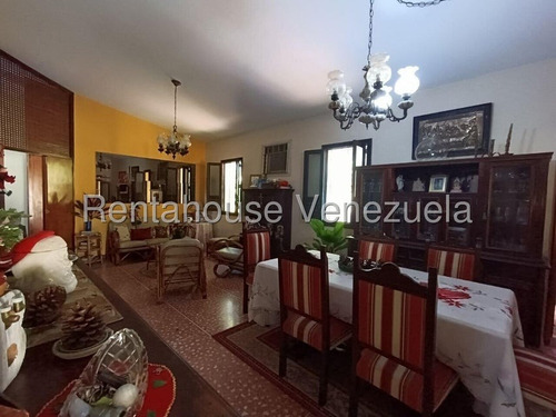 Esta Casa De Esquina Ubicada En El Trigal Norte, En Una Calle Cerrada, No Solo Es Ideal Para Vivir En Tranquilidad, Sino Que Su Anexo Con Acceso Independiente Desde La Av. Principal Ofrece Oportunidad