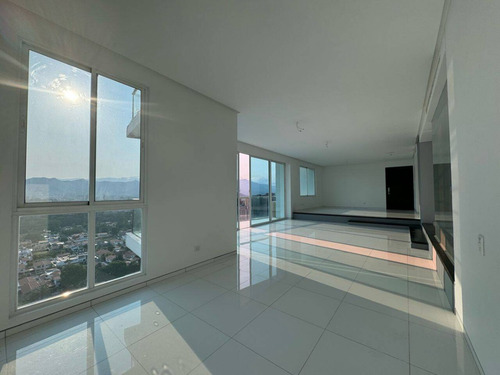 Solo Clientes Se Alquila Apartamento 243m2 Edif. The Loft Urb. Las Chimeneas