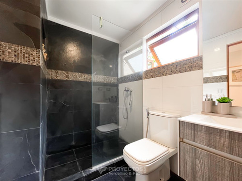 Casa En Venta De 5 Dorm. En Lo Barnechea