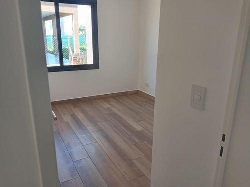 Imagen 10 de 15 de Casa De 4 Ambientes En Venta En Santa Elena, Pilar Del Este