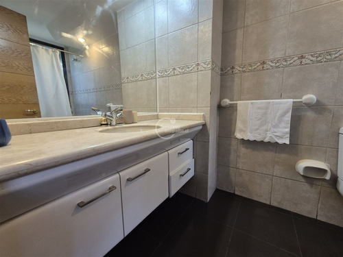 Departamento En Venta De 2 Dorm. En Lo Barnechea. Central.