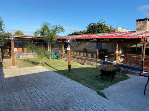 Dos Casas En Venta 3 Dormitorios 4 Baños Con Gran Patio Barbacoa Y Piscina- Av. Cibils-reducto- Ref: 1449