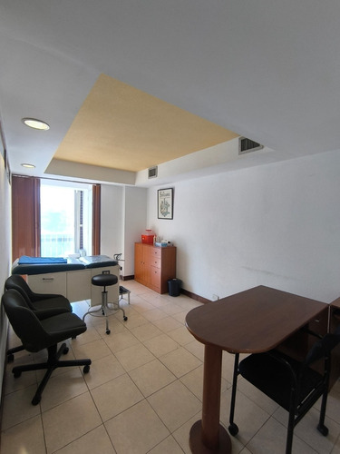 Consultorio Medico Bucaral, La Salle Los Caobos, Caracas
