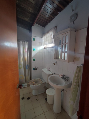 Imagen 18 de 25 de Amplió Town House En Llano Alto