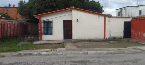 Se Vende Comoda Casa Ubicada En Los Samanes Ii, 007jsc