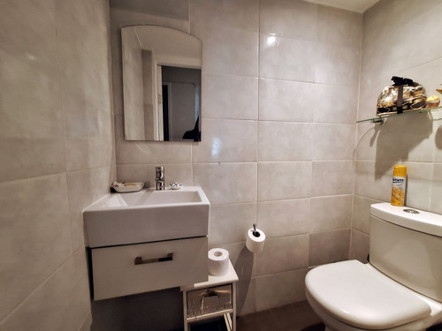 Casa En Venta De 5 Dorm. En Ñuñoa
