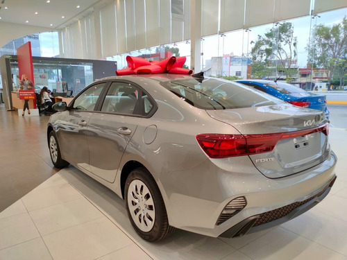 Imagen 6 de 15 de Kia Forte Sedan L Aut