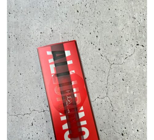 Liquid Matte Lipstick Alluring Labial Huda Beauty