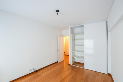 Departamento De 3 Dormitorios En Venta - Nuevo Con Cochera Y Patio - Centro