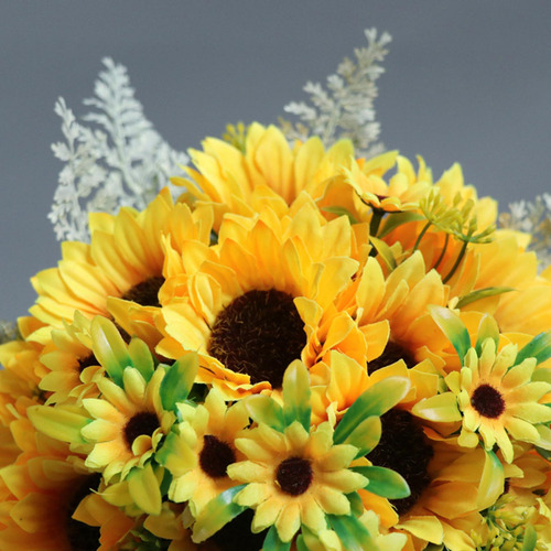 Girasol Hecho A Mano Boda Sosteniendo Ramo Elegante Aspecto