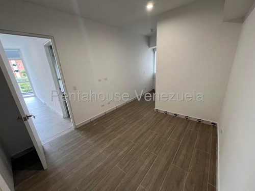 Apartamento Remodelado En Alquiler 25-24995 Cs