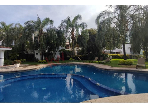 Se Vende Lote De Terreno Dentro Del Fraccionamiento Burgos Corinto En Temixco.-