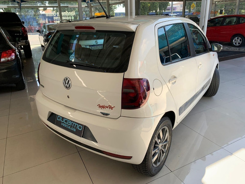 Imagem 3 de 12 de Volkswagen Fox Rock In Rio 1.6 Flex 2014