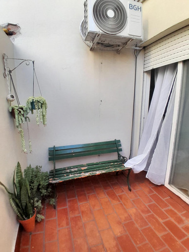 Departamento En Venta De Dos Ambientes Con Dos Patios - Flores
