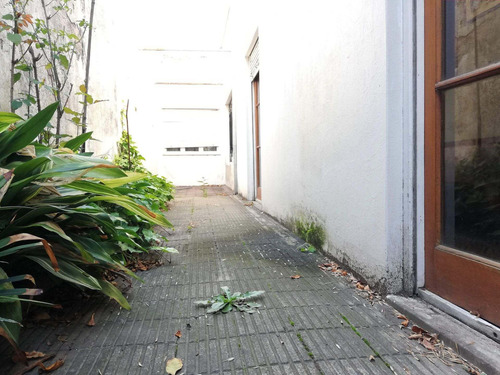 Casa En Venta De 3 Dormitorios Y Cochera-la Plata