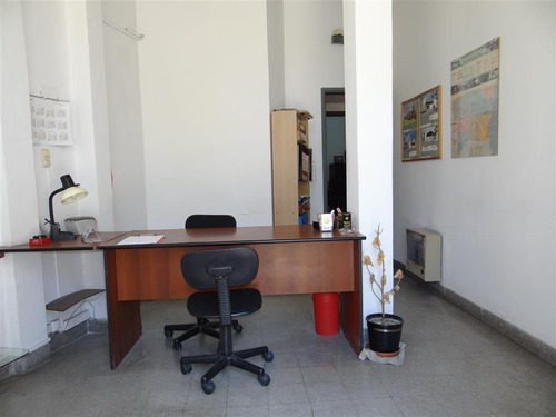 Local A Metros De Av. Mitre, 39.00m2 Cubiertos Con Patio.- Villa Martelli