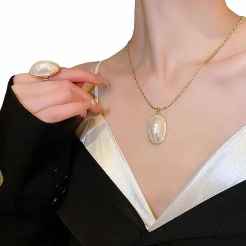 Gran Anillo Perla Cultivada Barroca De Imitacion Bañado Oro