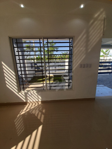 Imagen 30 de 30 de Casa A Estrenar En Residencial Cerrado, Santiago (hfc-212)
