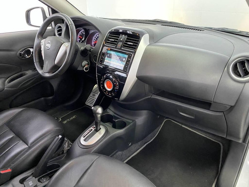 Nissan Versa 1.6 Unique Cvt