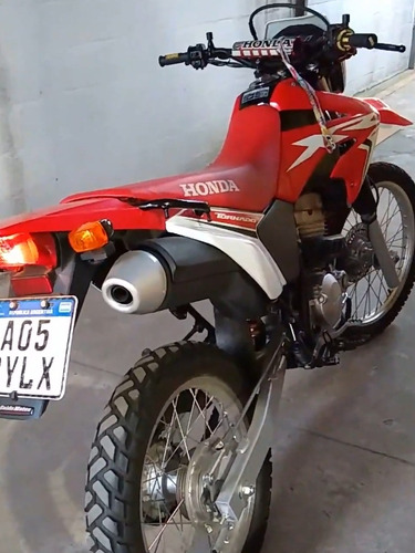 Imagen 2 de 2 de Honda Tornado
