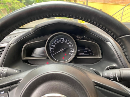 Mazda 3 2019 Touring Mecánico 15mil Kms