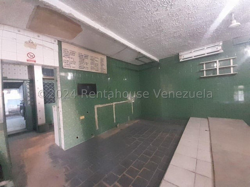 Se Alquila Local Comercial Ubicado En Av.intercomunal Cabudare Acrigua, Con Gas Directo, Ideal Para Negocios De Comida Y Carniceria Por Contar Con Espacio Adecuado Para Cava, Contactame Dennymar B7212