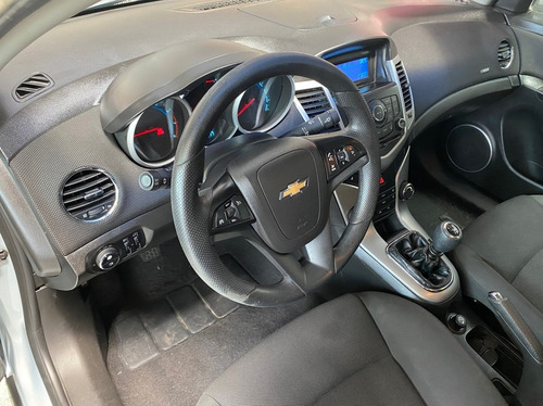 Imagem 8 de 15 de Chevrolet Cruze 1.8 Lt 16v Sedan 2012
