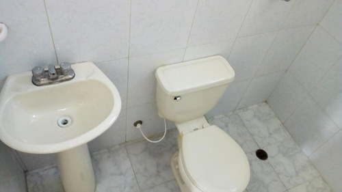 Imagen 24 de 30 de Casa En Alquiler En Cabudare, Cercano A La Mendera, Numero De Contacto Teléfono: 22-6076, Rent-a-house Centro Occidente Mls Código: 22-6076, Conjunto Cerrado, Cuenta Con 3 Habitaciones, 3 Baños