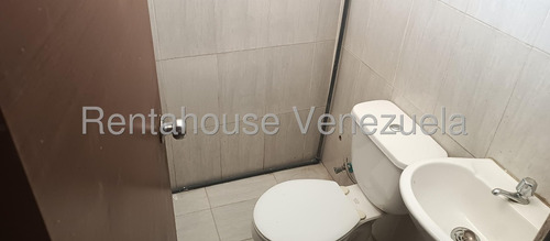 %% Raiza Suarez Vende Local Comercial En Zona Oeste De Barquisimeto 2 5 1 7 6 7 3 Con Muy Buena Ubicación Alta Seguridad Y Con Posibilidad A Construir
