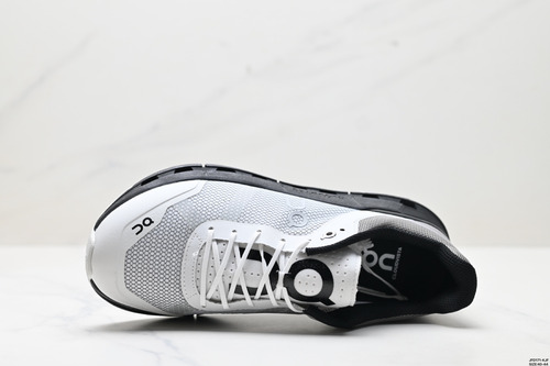 On Running Cloudrunner Cloud 5 Zapatillas Blancas, Grises Y Negras