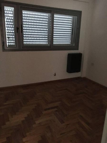Imagen 3 de 7 de Vendo Departamento A Metros De La Peatonal