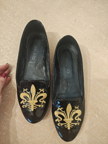 Mocasines De Charol Paruolo Con Bordado En Amarillo (Usado)