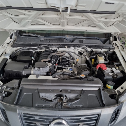 Imagen 10 de 14 de Nissan Np300 2.5 Estacas Dh Aa Mt 2016