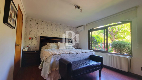 Casa En Venta De 4 Dorm. En La Reina