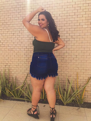 Imagem 2 de 4 de Short Feminino Jeans Curto Desfiado Com Lycra Plus Size Moda