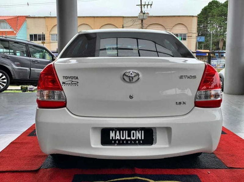 Toyota Etios 1.5 X Sedan 16v