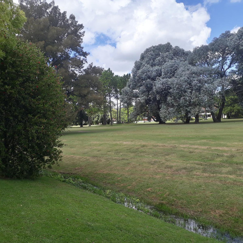 Casa En Excelente Estado, Con Un Lote Al Golf Único De 930 M² Con 40 Mts De Frente