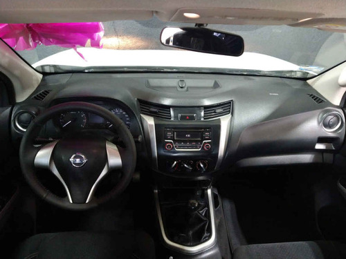 Imagen 13 de 15 de Nissan Pick Up Np300 2018 2p L4/2.4 Man A/c